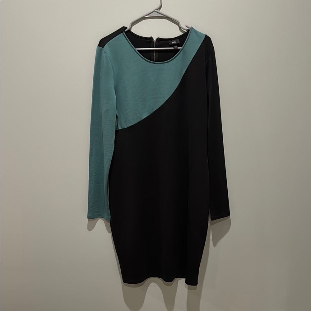 Wasson Black and Blue Long Sleeve Sheath Dress